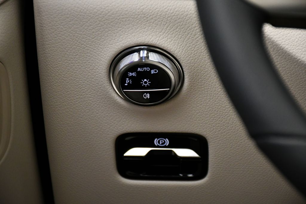 Thumbnail: 2026 Mercedes-Benz GLC - 21