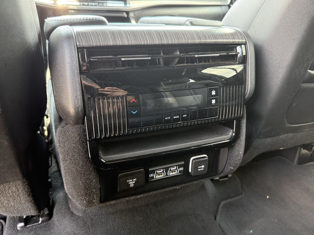 2024 Jeep Wagoneer Series II White at River Oaks CDJR