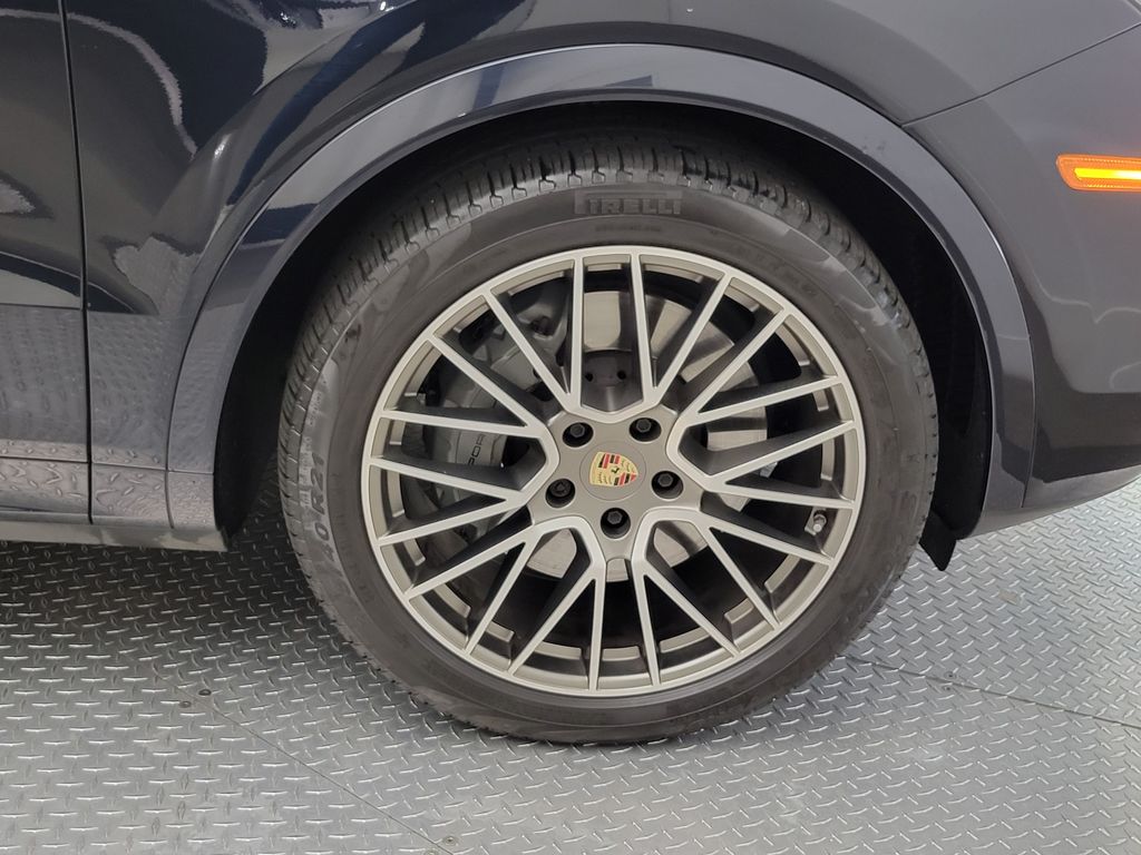 Thumbnail: 2023 Porsche Cayenne - 11