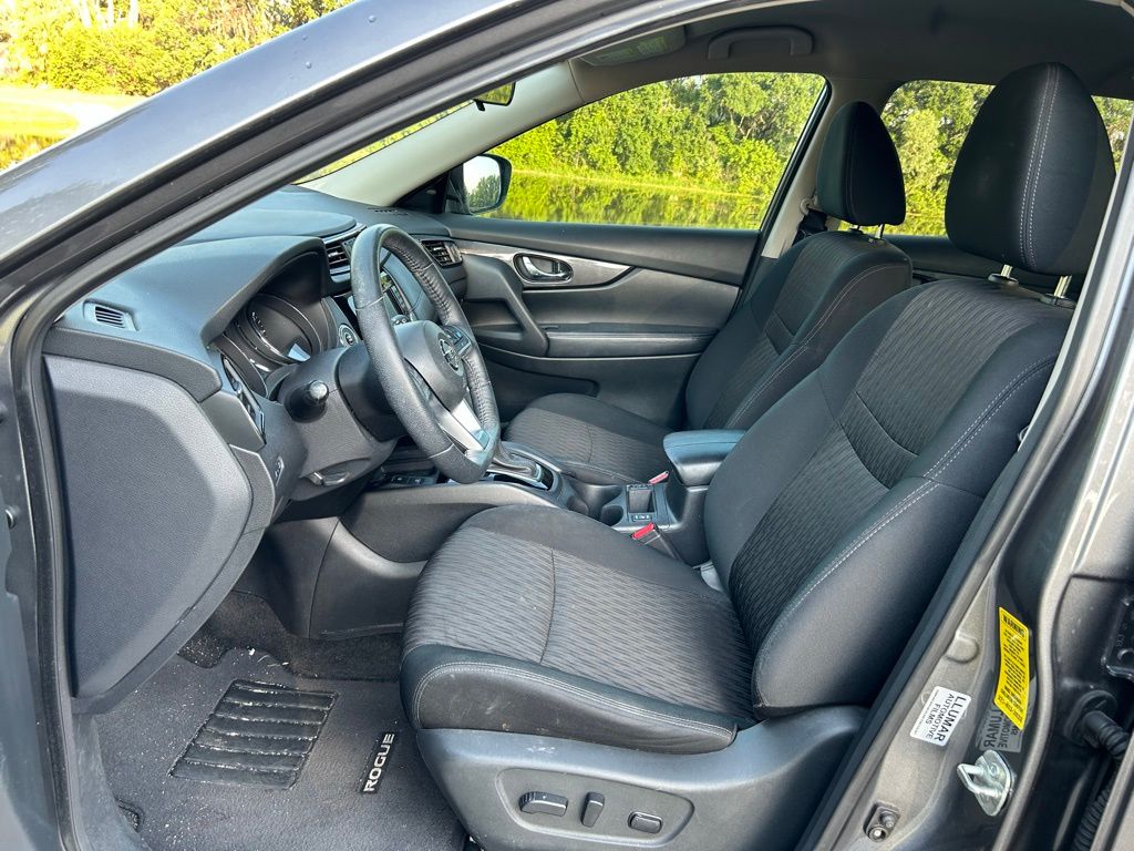 2019 Nissan Rogue SV 14