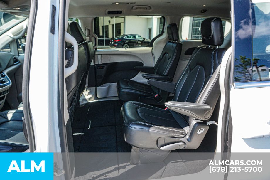 2024 Chrysler Pacifica Touring L photo 16