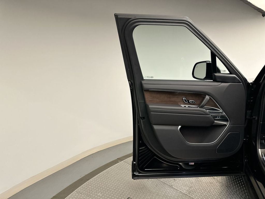 Thumbnail: 2025 Land Rover Range Rover - 8