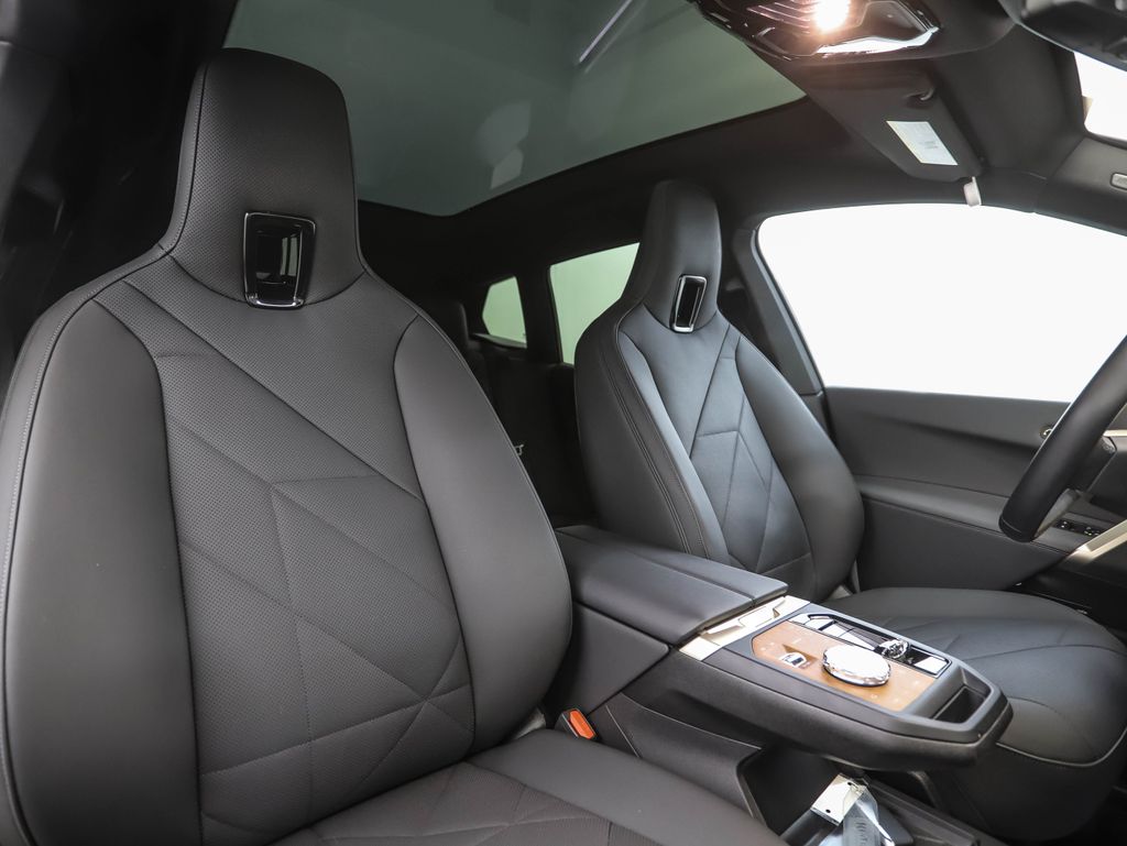 Thumbnail: 2023 BMW iX - 32