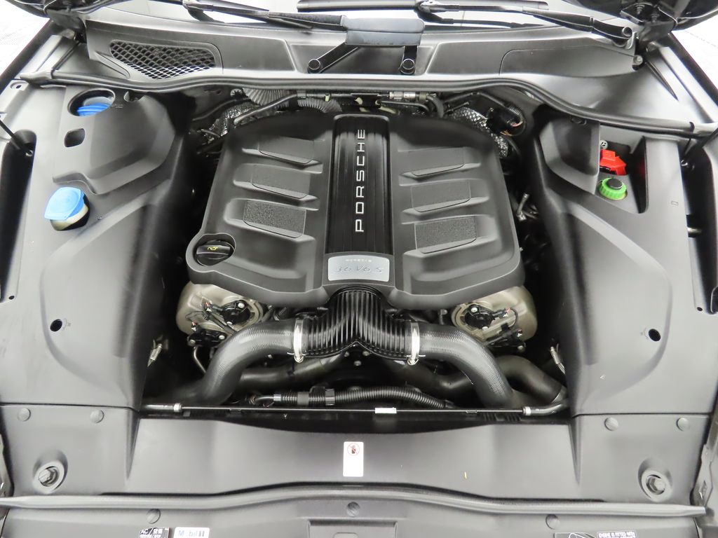 2016 Porsche Cayenne S 29