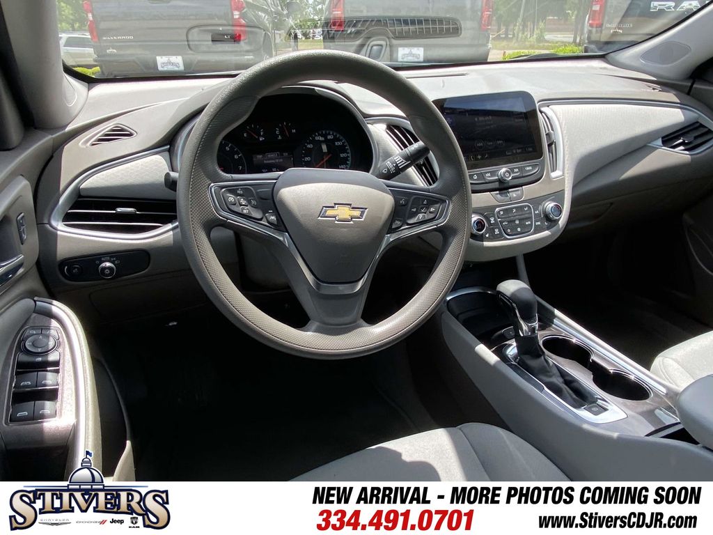 2025 Lakeshore Blue Metallic Chevrolet Malibu LT FWD Sedan