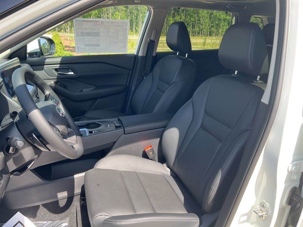 2025 Everest White Pearl Nissan Rogue SL FWD SUV