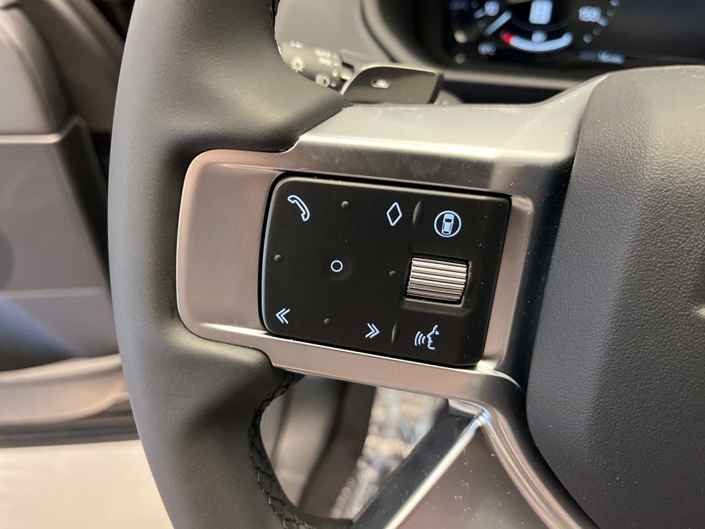 Thumbnail: 2026 Land Rover Discovery - 14