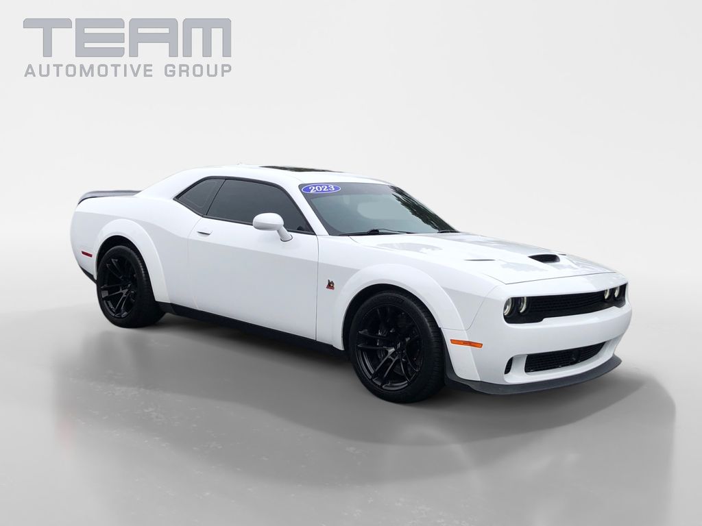 White Knuckle Clearcoat 2023 Dodge Challenger R/T Scat Pack Widebody RWD Coupe Rear-Wheel Drive Automatic