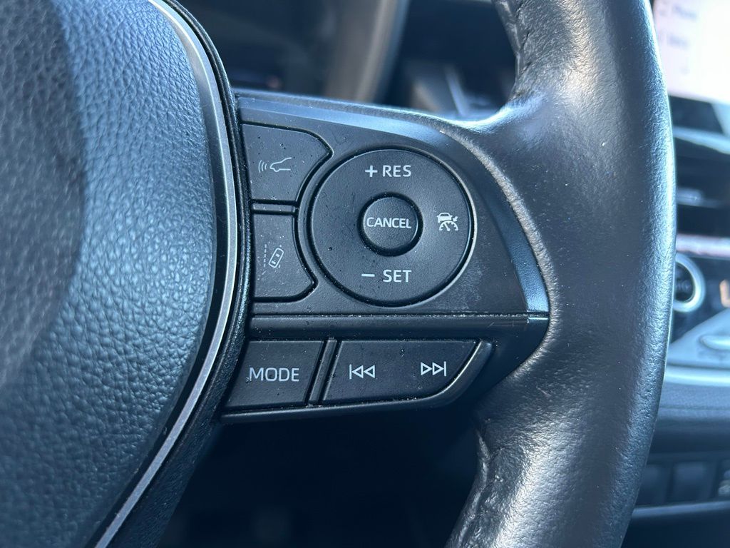 Thumbnail: 2022 Toyota Corolla Cross - 18