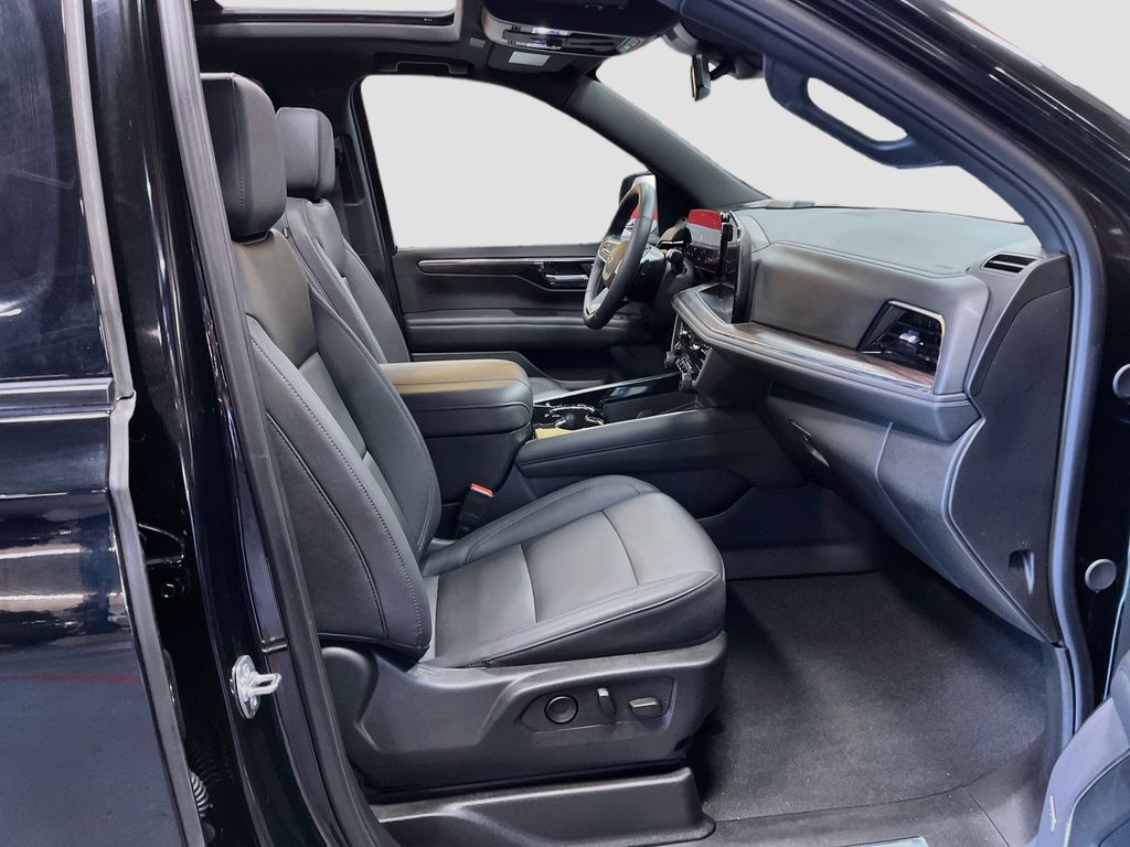 Used 2025 Black Chevrolet Z71 image 31