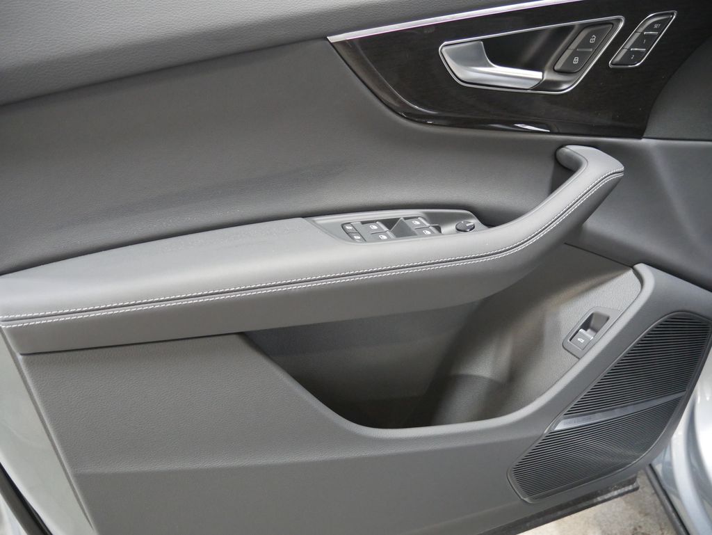 Thumbnail: 2026 Audi Q7 - 14