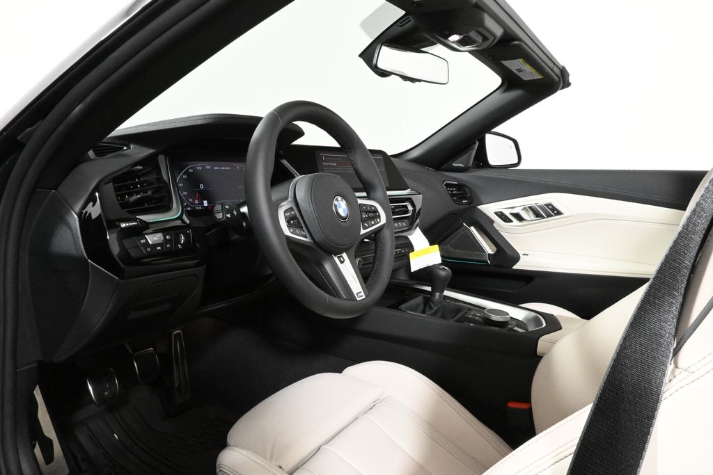 2025 BMW Z4 M40i 23