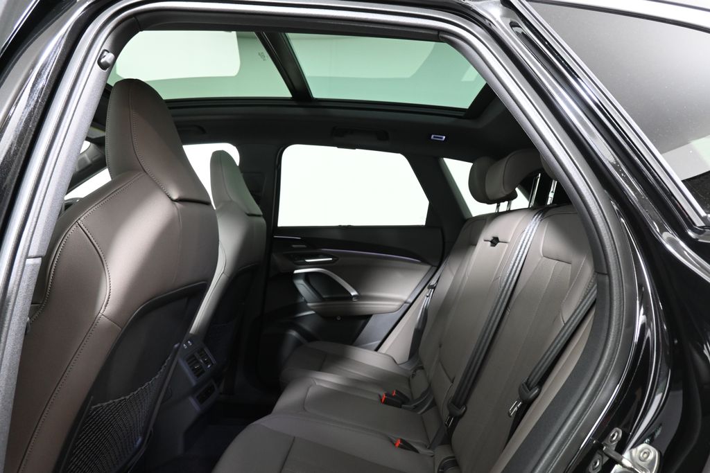 Thumbnail: 2025 Audi Q5 - 28