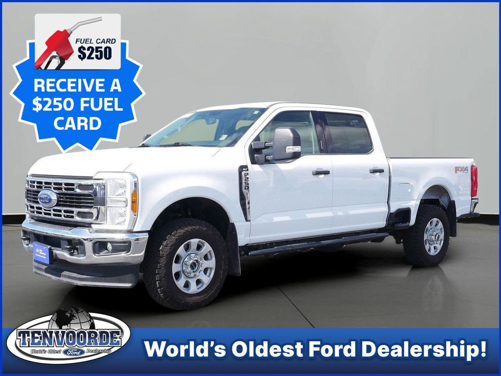 Oxford White 2023 Ford F-250 Super Duty XLT Crew Cab 4WD Pickup Truck Four-Wheel Drive Automatic