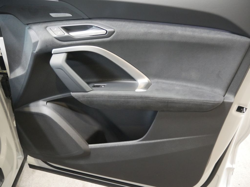 Thumbnail: 2026 Audi SQ5 - 21