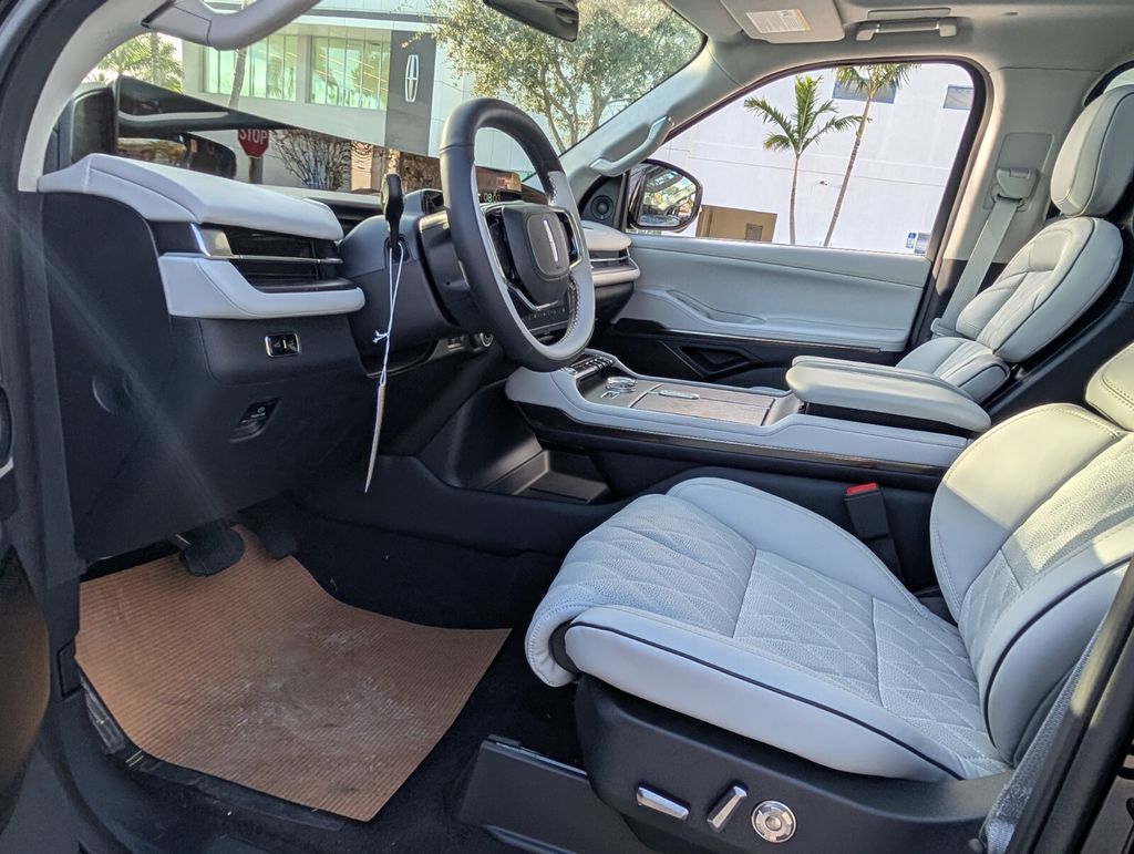 new 2026 Lincoln Navigator L car, priced at $126,165