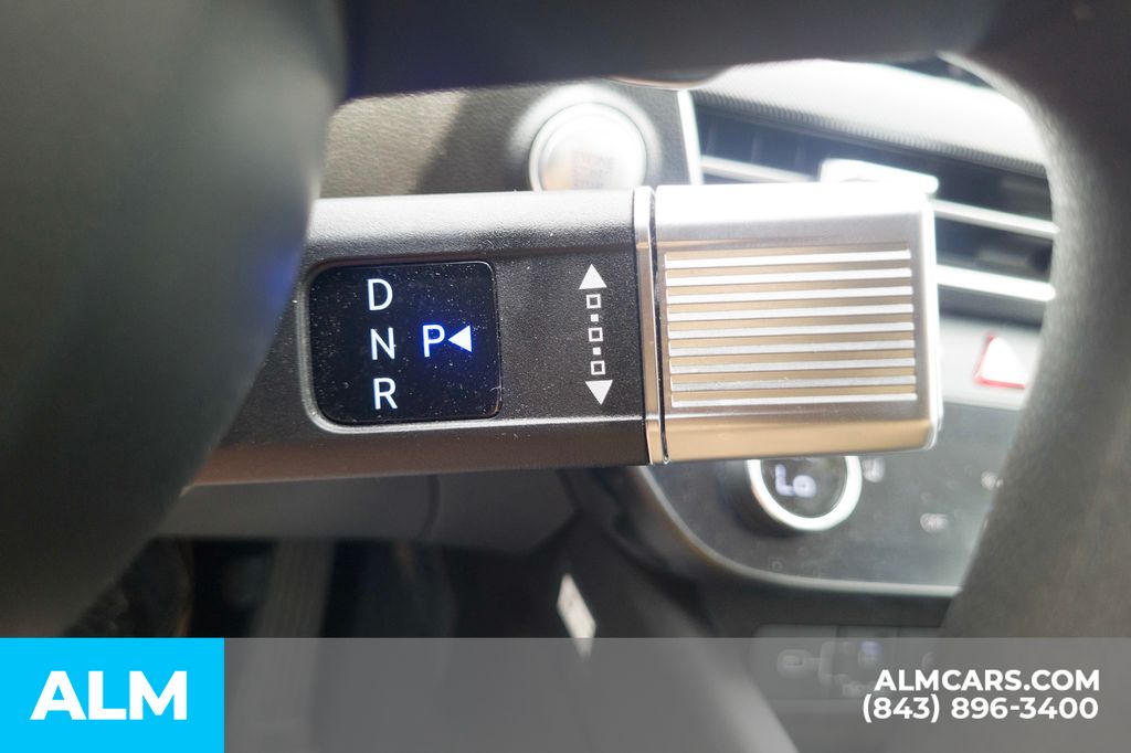 Certified Used 2025 White Hyundai SEL image 28