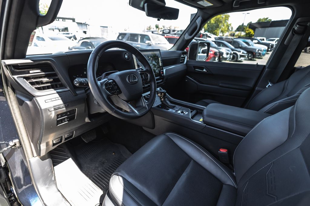 2024 Lexus GX 550 Luxury+ thumbnail 16