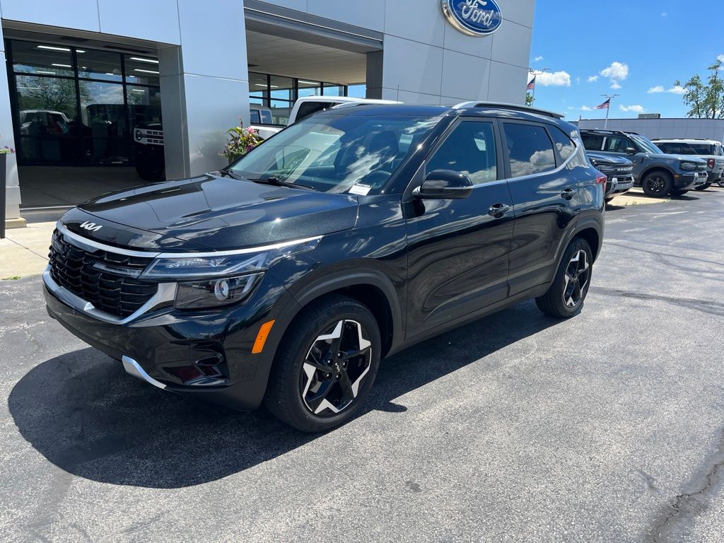 Fusion Black 2024 Kia Seltos EX AWD SUV / Crossover All-Wheel Drive Continuously Variable Transmission