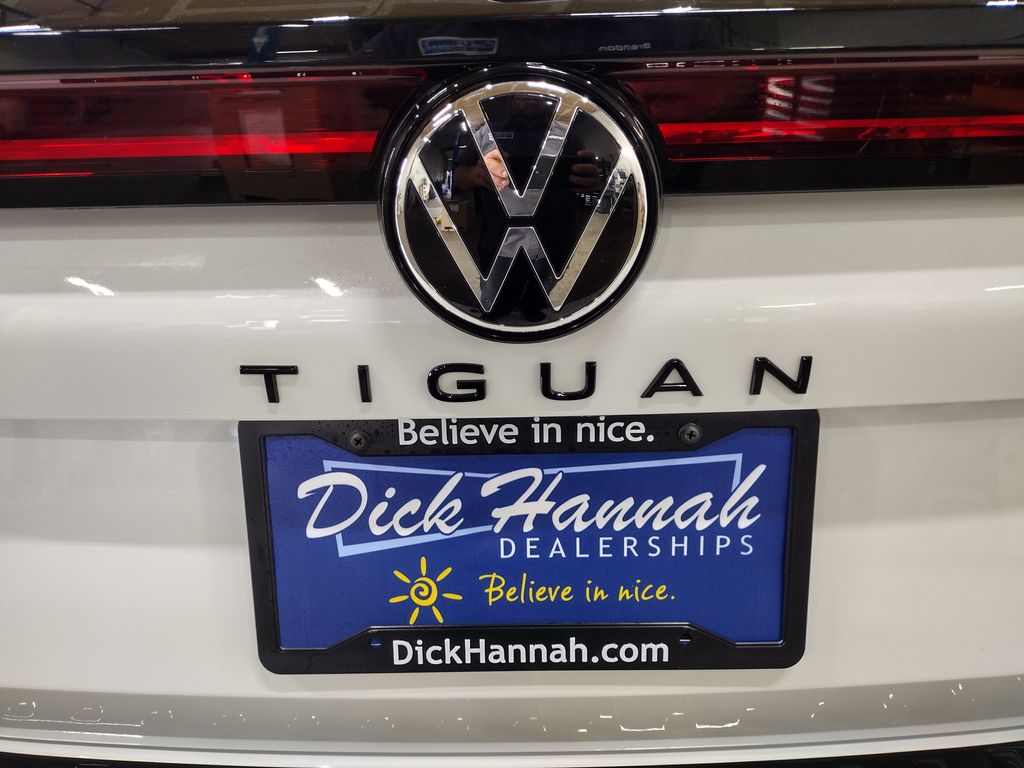 2026 Volkswagen Tiguan 2.0T SE R-Line Black