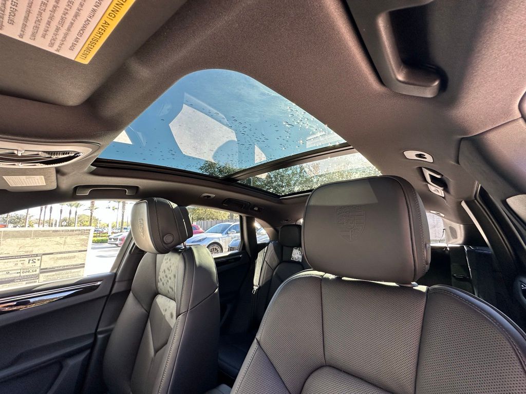 Thumbnail: 2026 Porsche Macan - 23