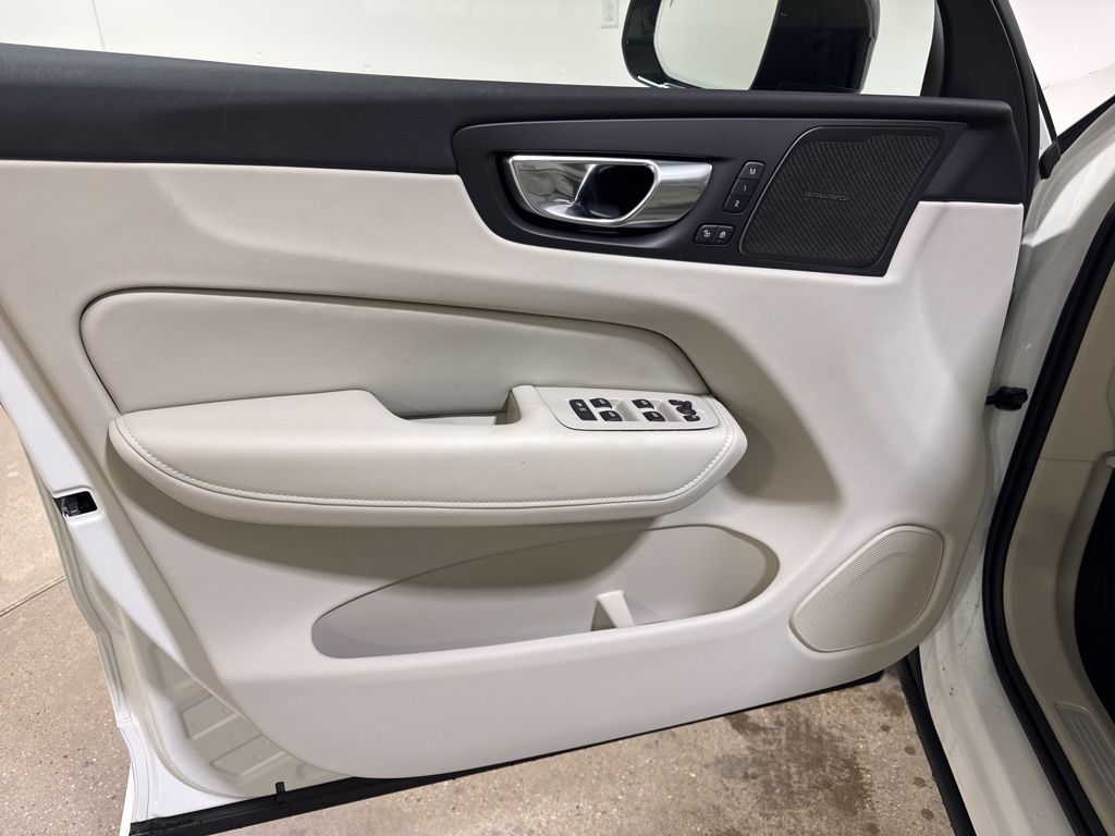 New 2026 White Volvo T8 Ultra image 17