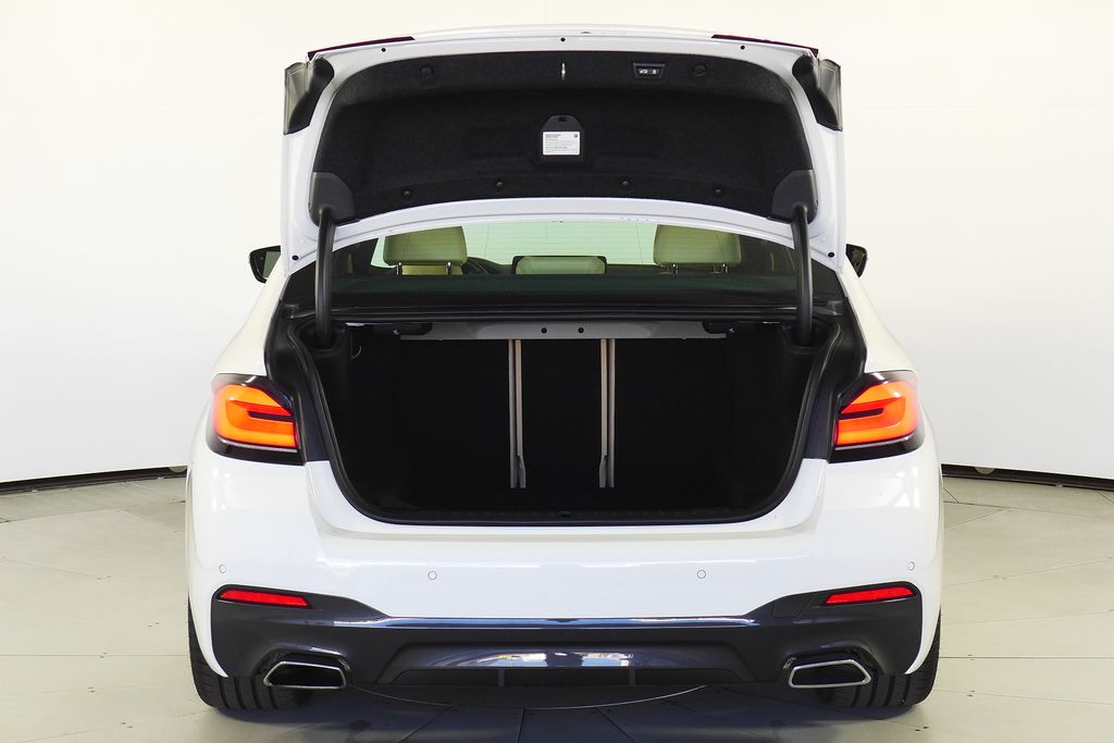 Thumbnail: 2022 BMW 5 Series - 10