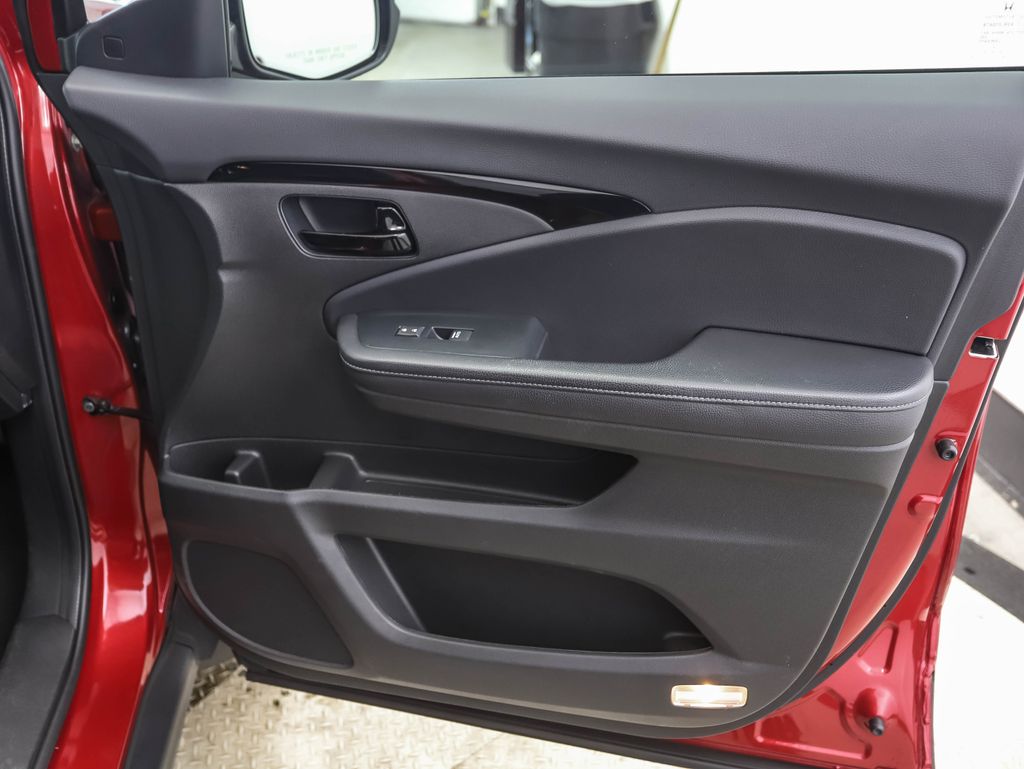 Thumbnail: 2022 Honda Passport - 27