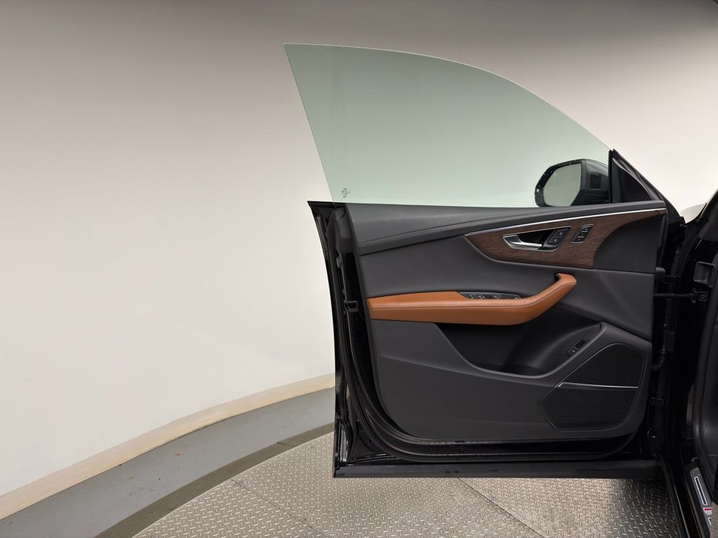 Thumbnail: 2025 Audi Q8 - 13