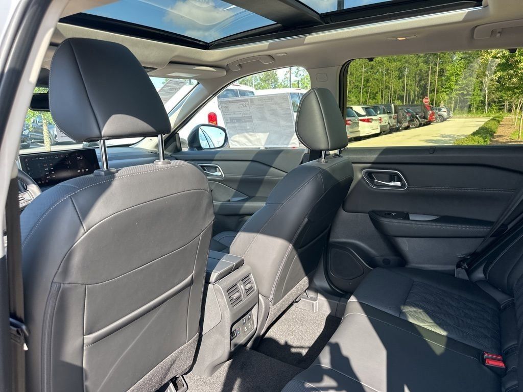 2025 Boulder Gray Pearl/Super Black Nissan Rogue Platinum FWD SUV