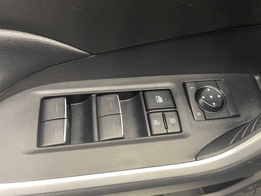 2023 Toyota RAV4 XLE 10