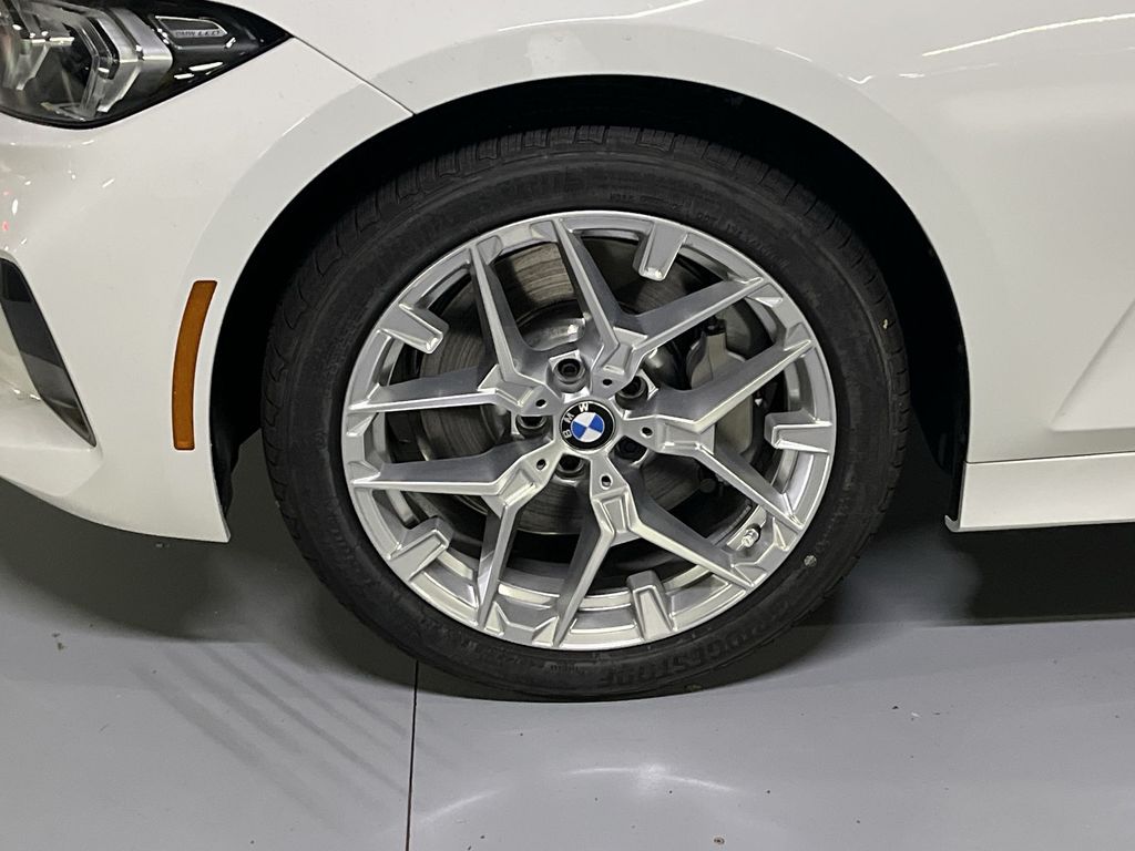 Thumbnail: 2025 BMW 3 Series - 10