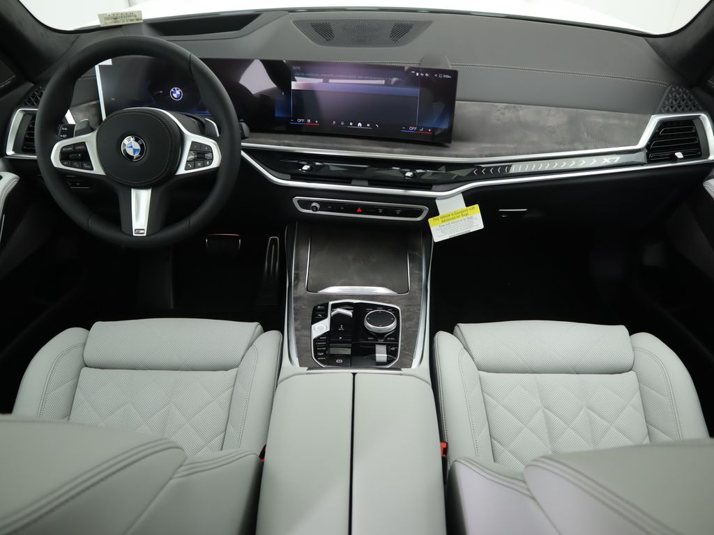 Thumbnail: 2026 BMW X7 - 13