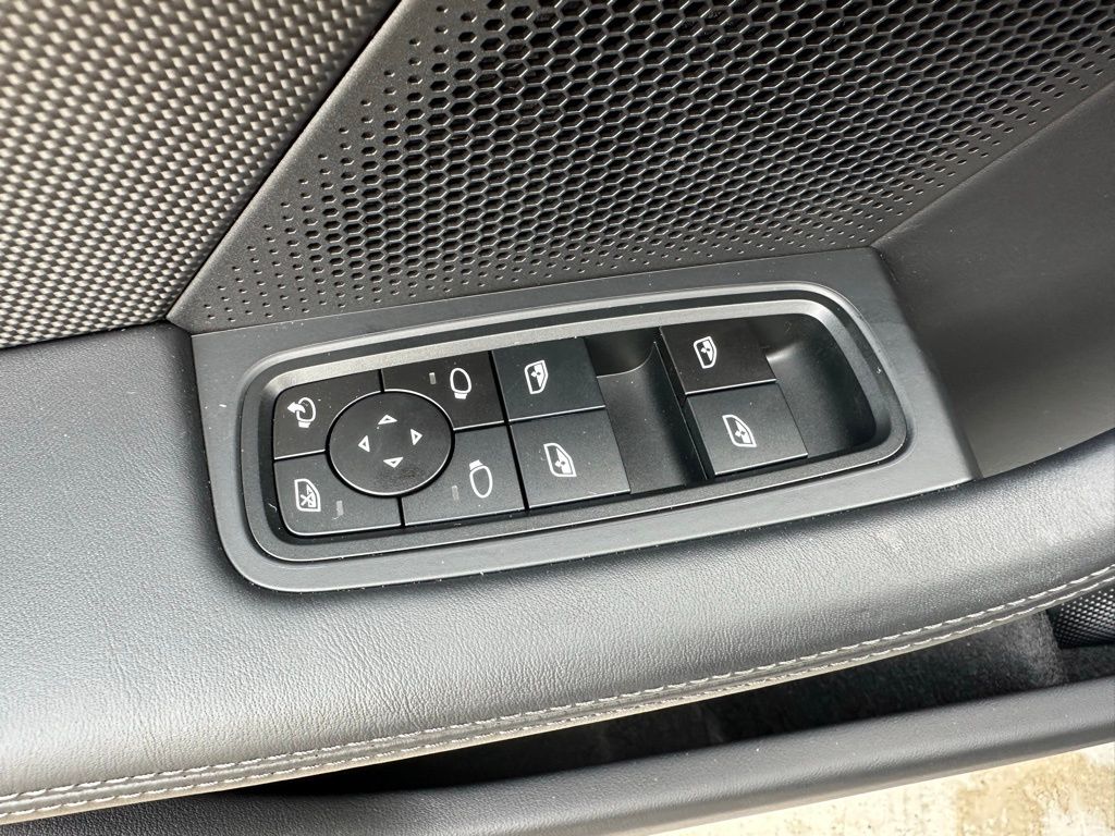 Thumbnail: 2026 Porsche Taycan - 22