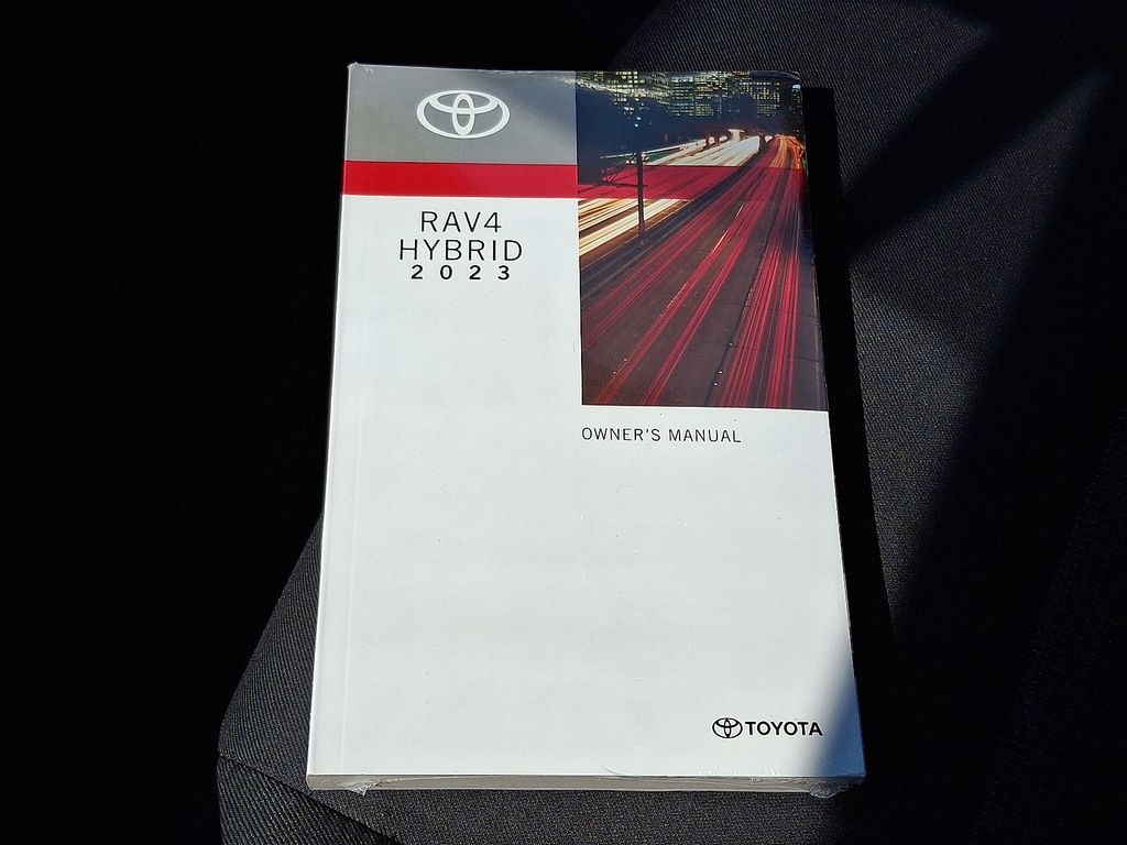 2023 Toyota RAV4 SE 26
