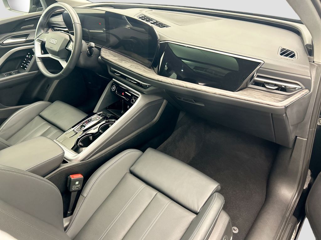 Thumbnail: 2025 Audi Q5 - 16