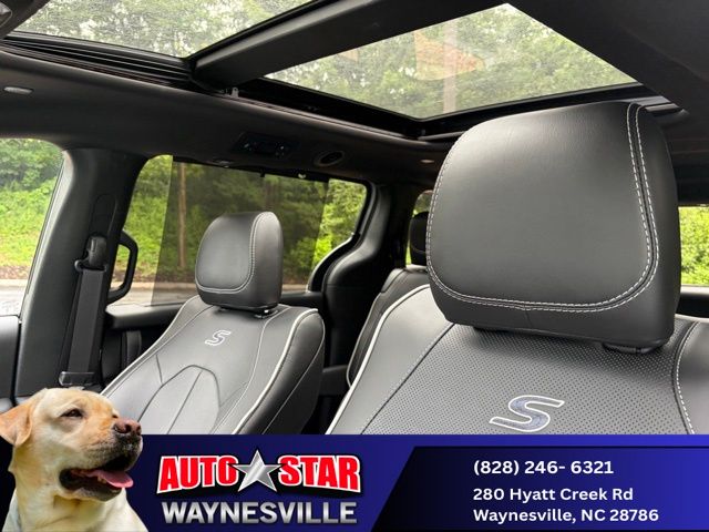 2026 Chrysler Pacifica Limited - Photo 8
