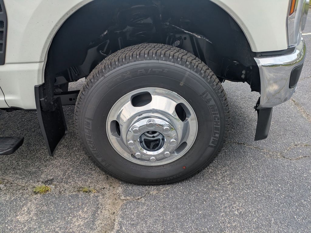 2026 Ford F-350 Super Duty LARIAT