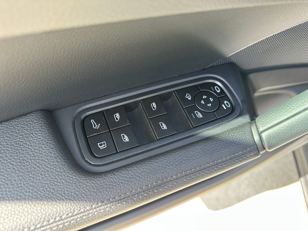 Thumbnail: 2026 Porsche Cayenne - 21