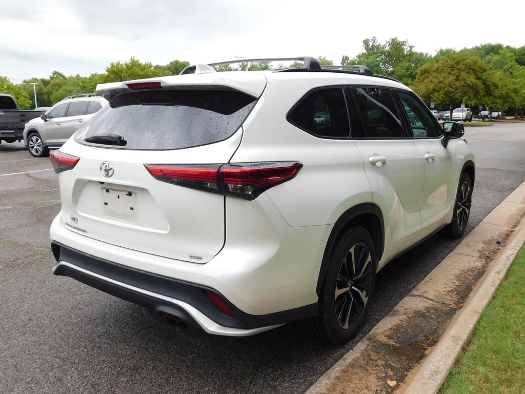 Thumbnail: 2021 Toyota Highlander - 4