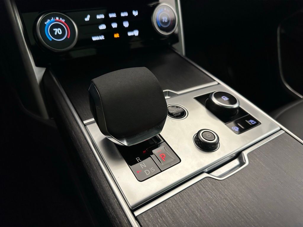 2023 Land Rover Range Rover SE 14
