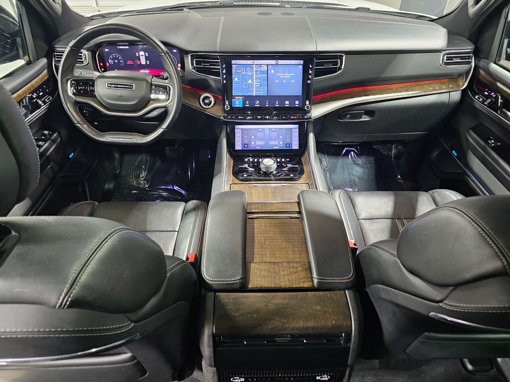 Used 2023 White Jeep Base image 17