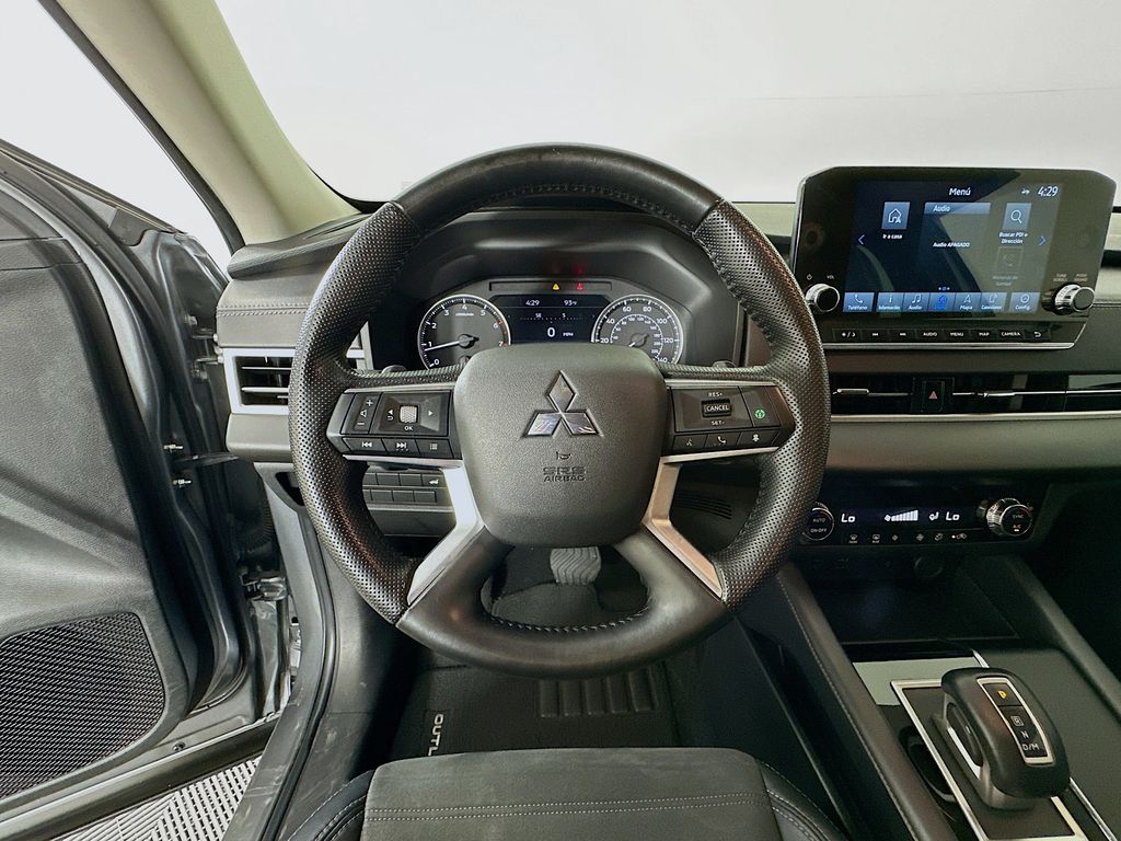 Thumbnail: 2022 Mitsubishi Outlander - 11