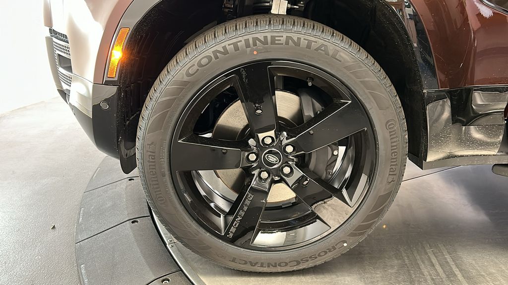 Thumbnail: 2025 Land Rover Defender - 10