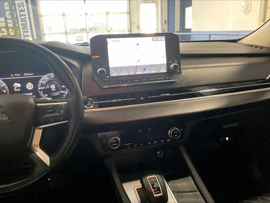 2022 Mitsubishi Outlander — photo 18