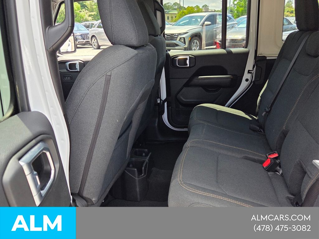 Used 2025 White Jeep Sahara image 7
