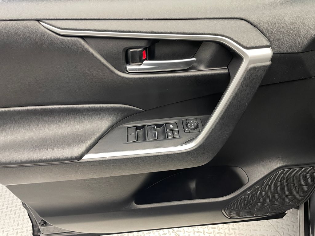 2024 Toyota RAV4 XLE 9