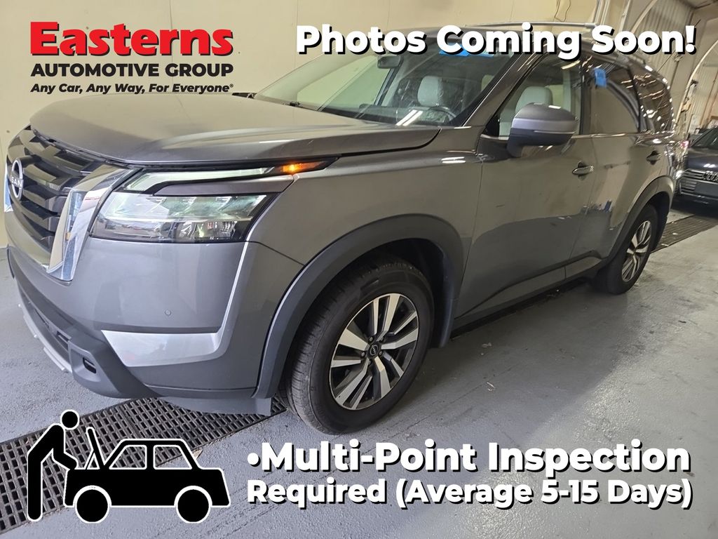2023 Nissan Pathfinder SL 4WD's photo