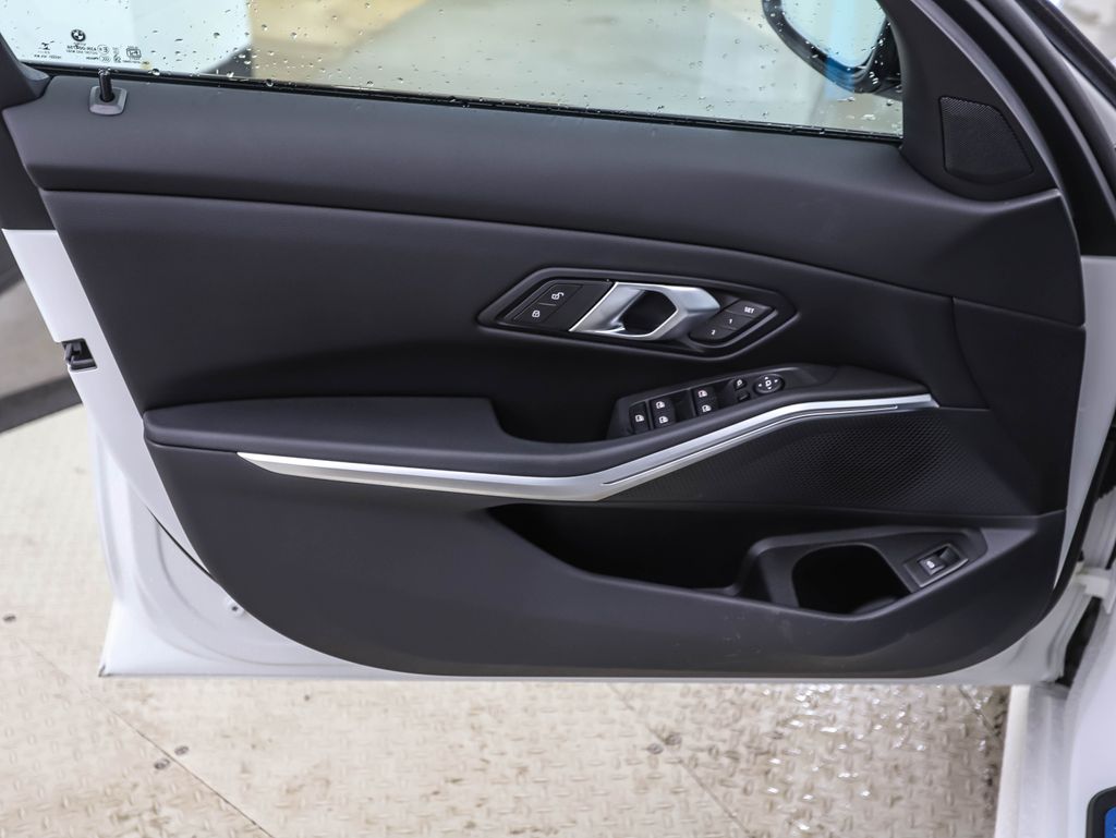 Thumbnail: 2026 BMW 3 Series - 9