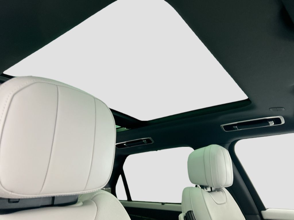 Thumbnail: 2025 Land Rover Range Rover Sport - 17